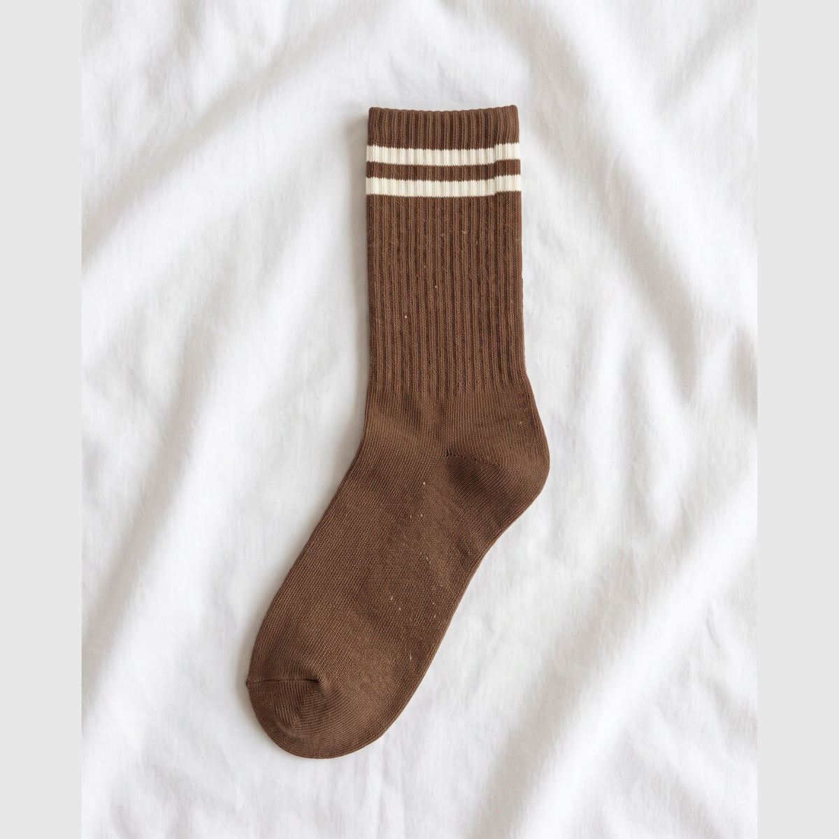 Louluu Women's cushioned tennis socks in brown with two cream stripes — flat lay